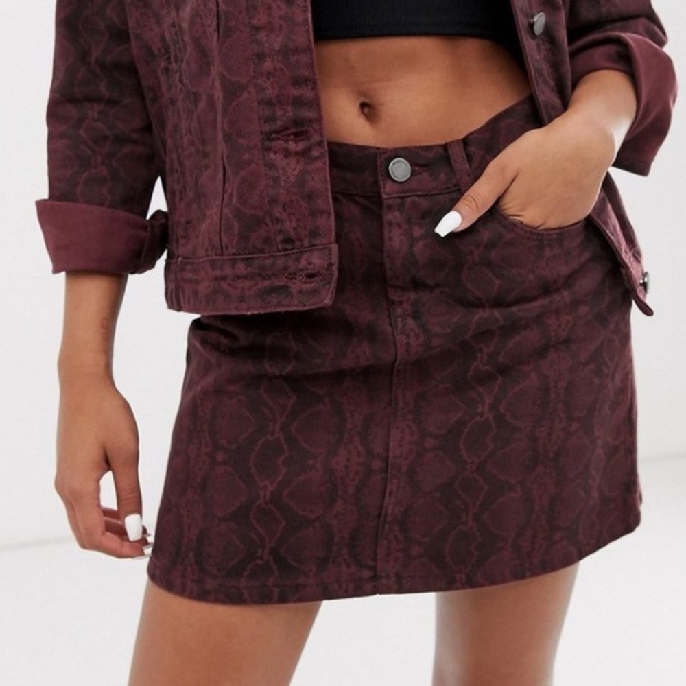 ✅ NWT BLANK NYC Snake Print Denim Burgundy Skirt size 27